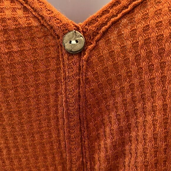 - NWT Try ! This rust color 3/4 sleeves midriff top. Large. decorative b… - Picture 3 of 7